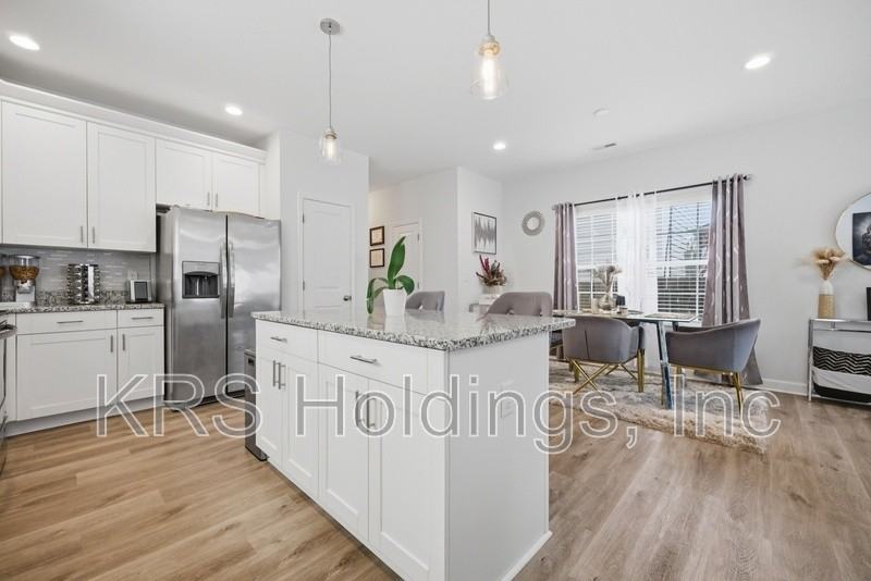 612 Smith St - Photo 7 of 17
