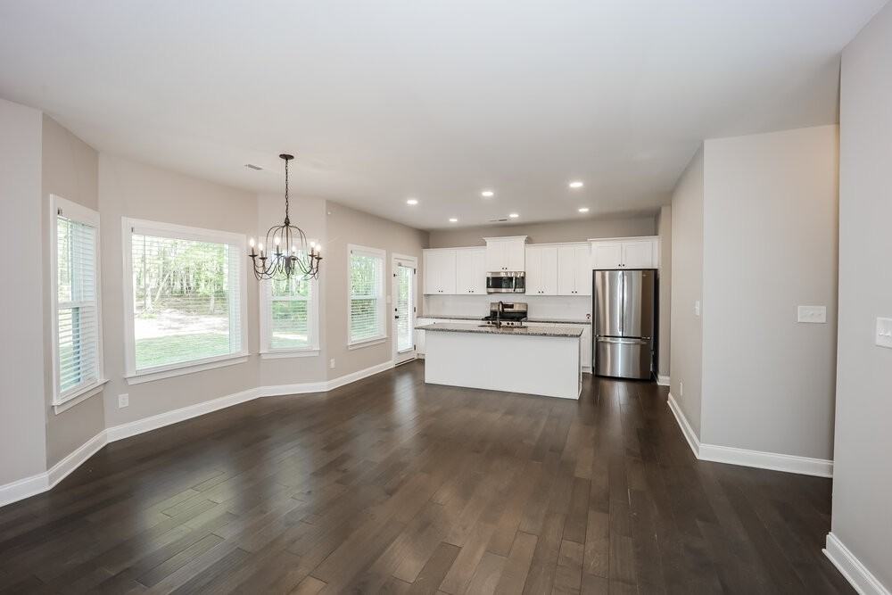 102 Peyton Ct - Photo 5 of 17