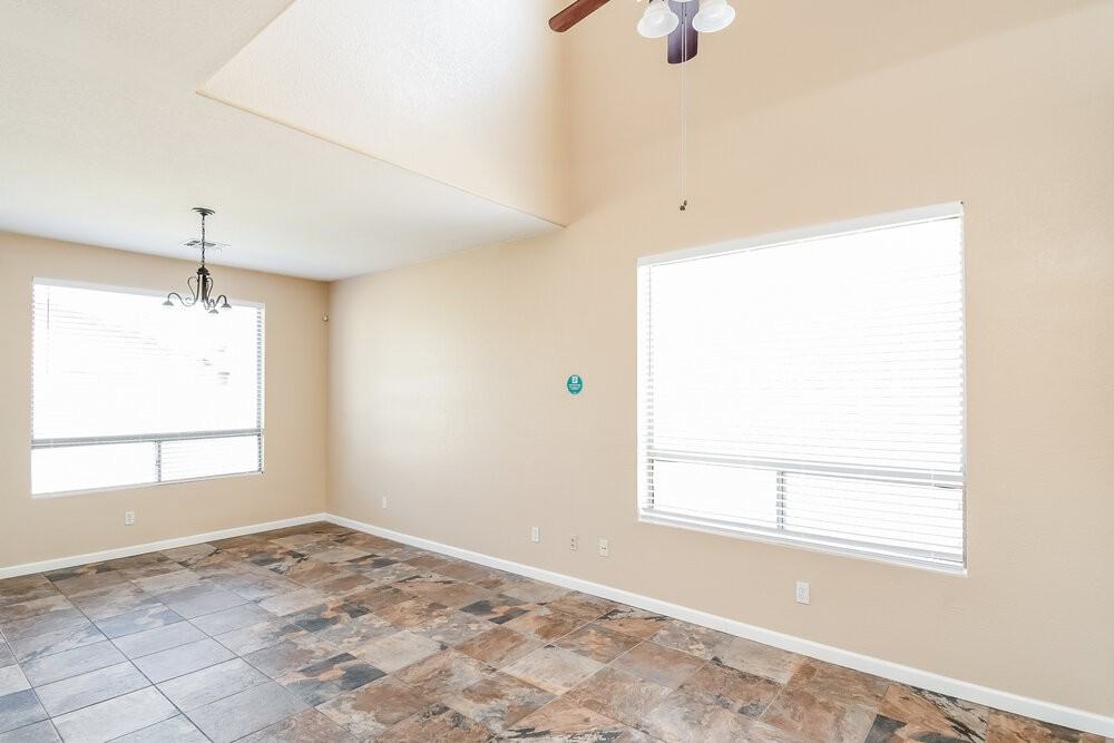 810 E Rossi Ct - Photo 4 of 18