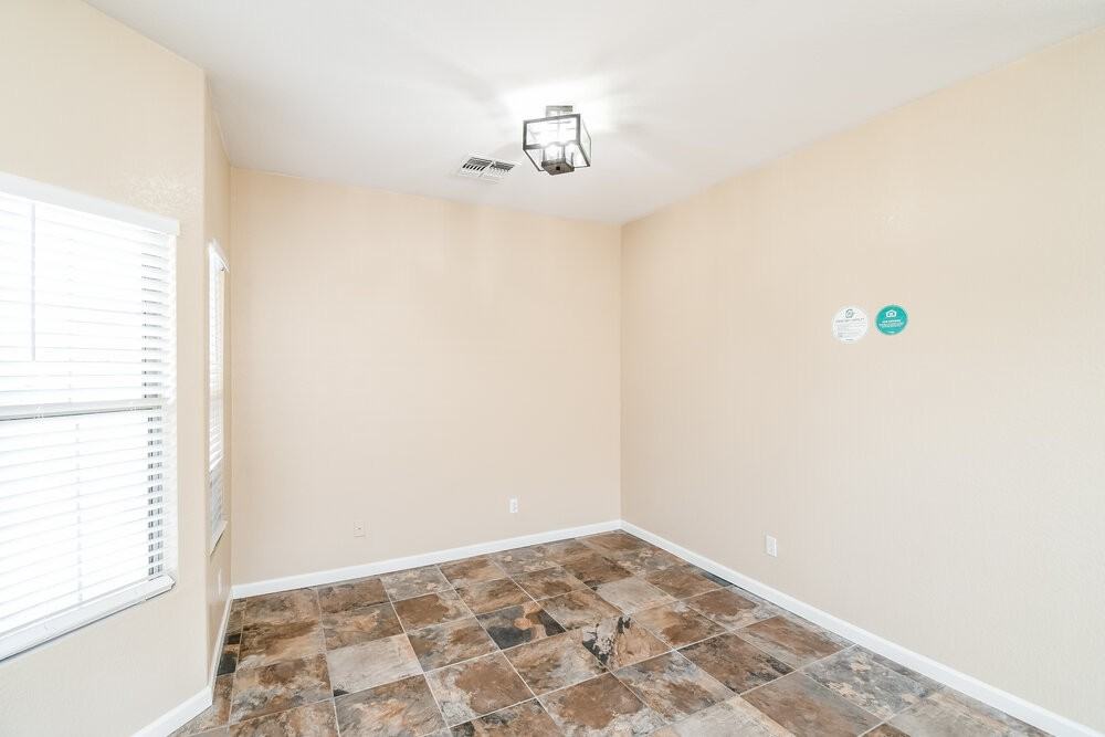 810 E Rossi Ct - Photo 5 of 18