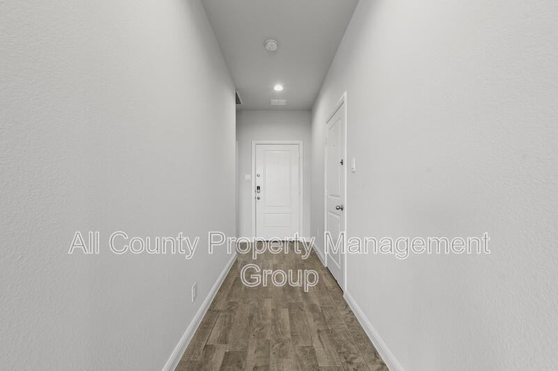 131 Orchard Pines Pl - Photo 2 of 20