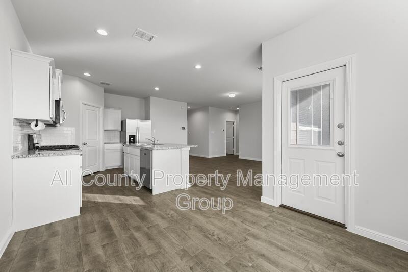 131 Orchard Pines Pl - Photo 3 of 20
