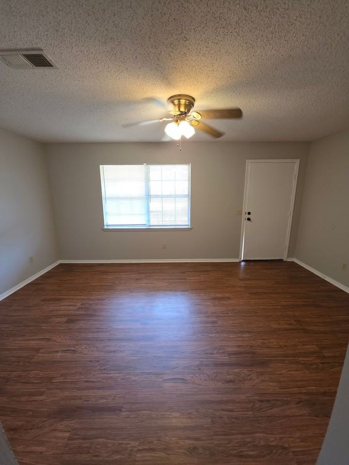 1336 S Sidney Ave - Photo 2 of 18
