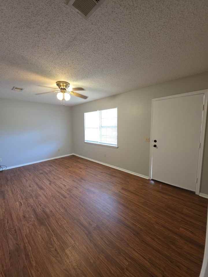 1336 S Sidney Ave - Photo 3 of 18