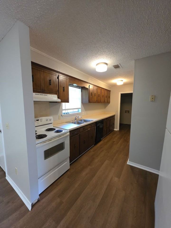 1336 S Sidney Ave - Photo 4 of 18