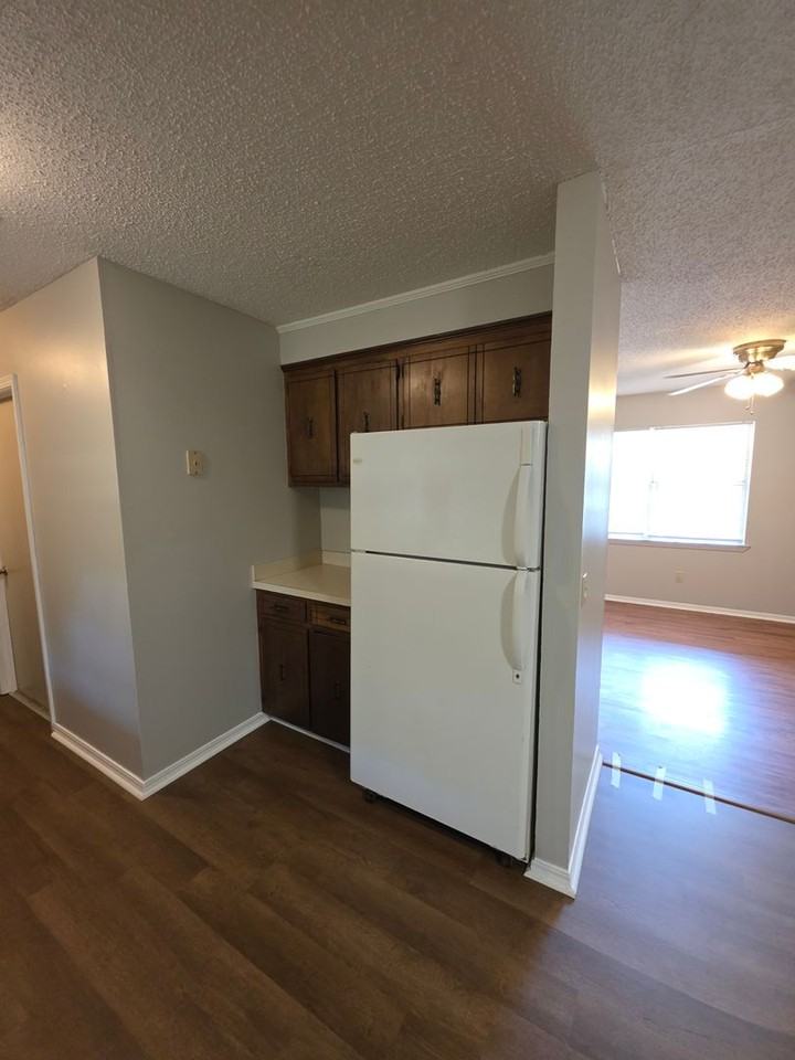 1336 S Sidney Ave - Photo 5 of 18