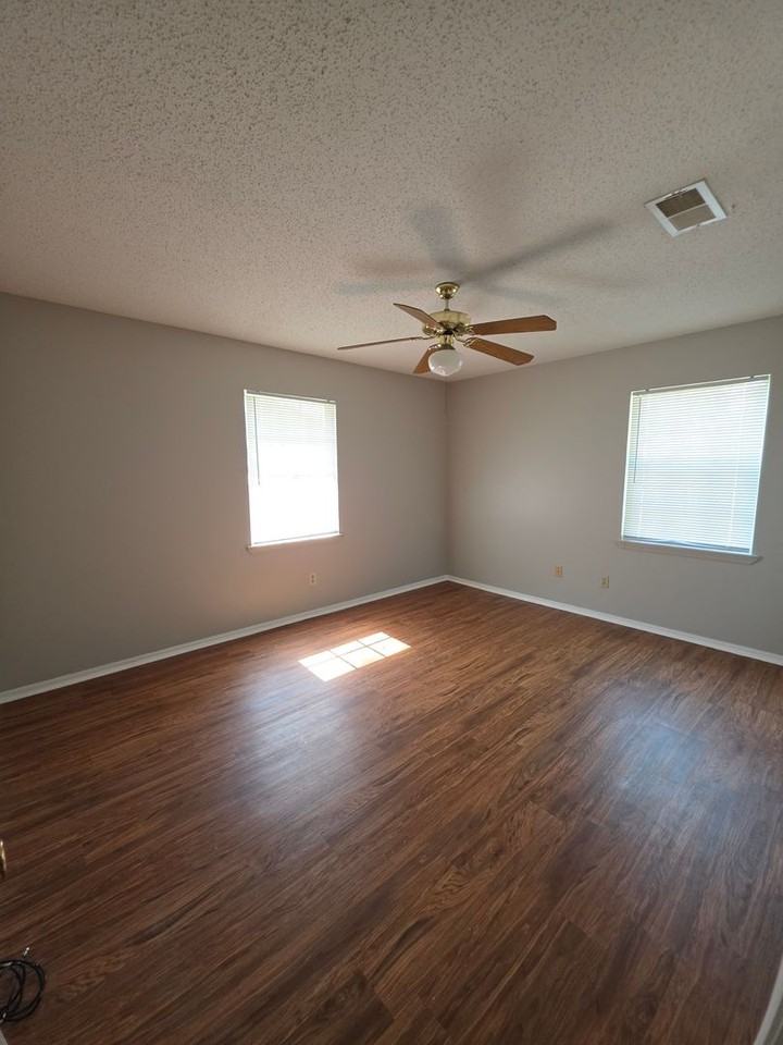1336 S Sidney Ave - Photo 7 of 18