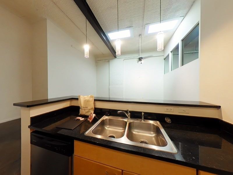 1011 W Marshall St #122 - Photo 5 of 12