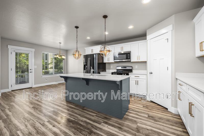 4863 W Spire Way - Photo 3 of 24