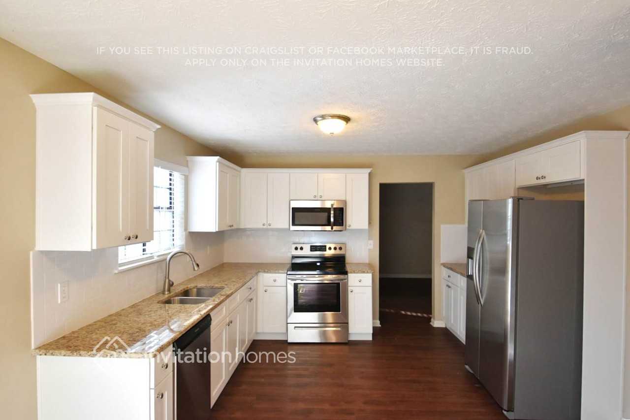 297 Phoenix Dr - Photo 4 of 9