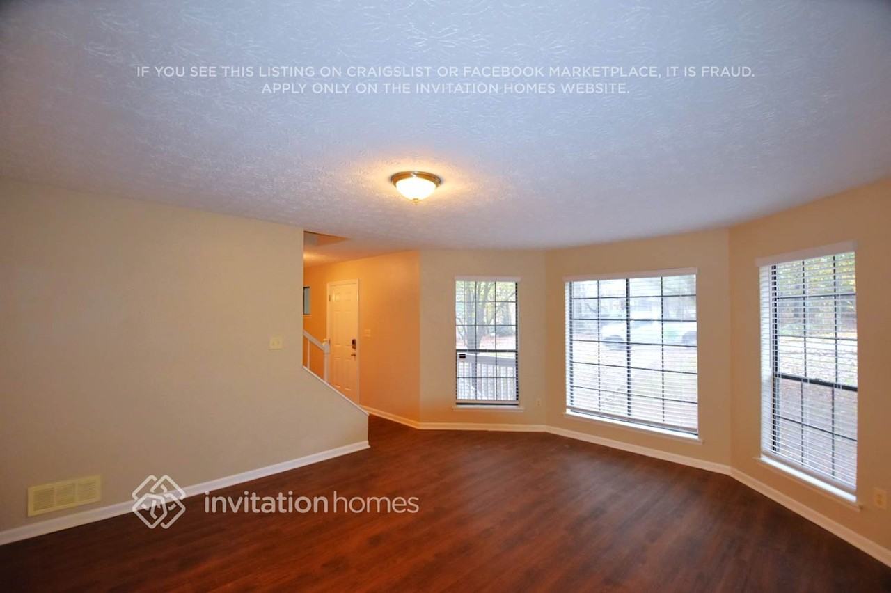 297 Phoenix Dr - Photo 5 of 9
