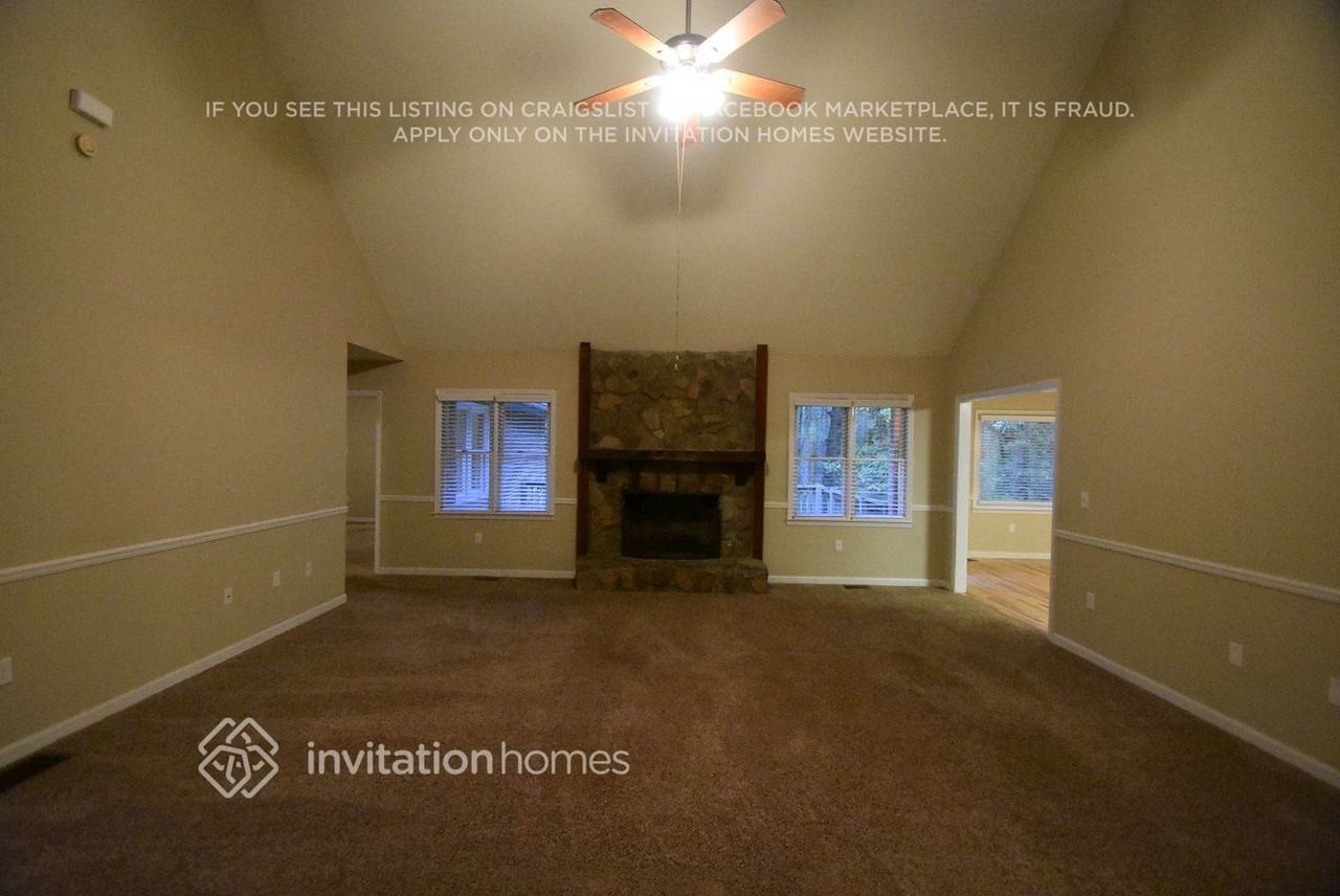 444 Kimberly Ct - Photo 3 of 14