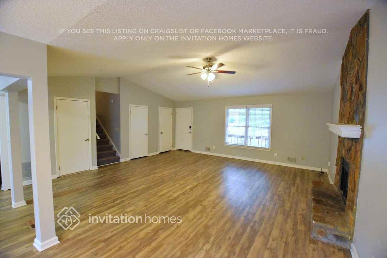2390 Hinton Rd - Photo 2 of 12
