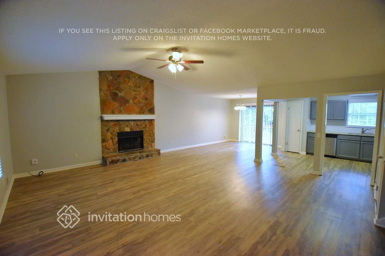 2390 Hinton Rd - Photo 3 of 12