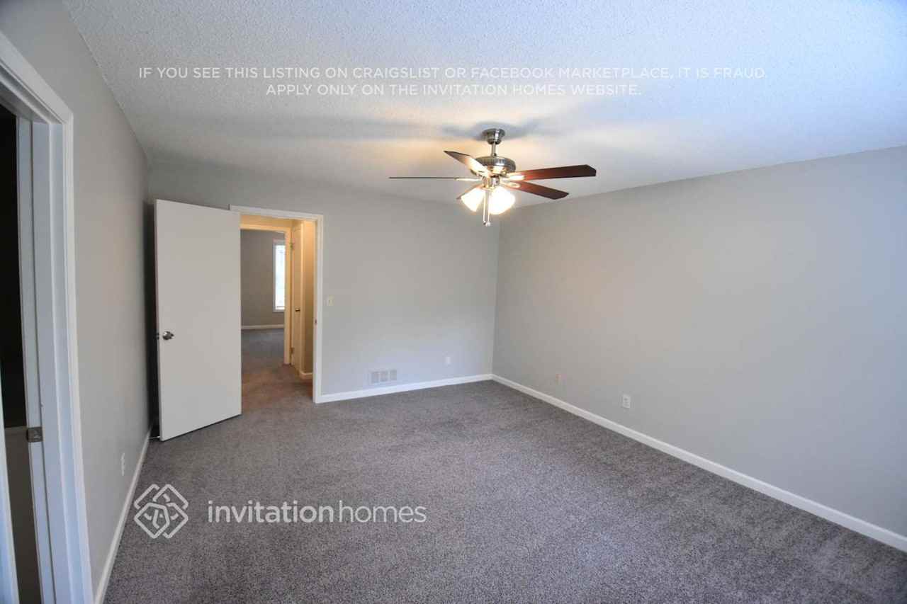 2390 Hinton Rd - Photo 5 of 12