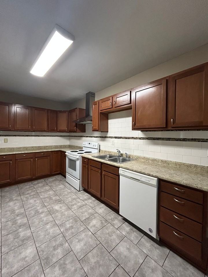 1417 N 31st St - Photo 5 of 32