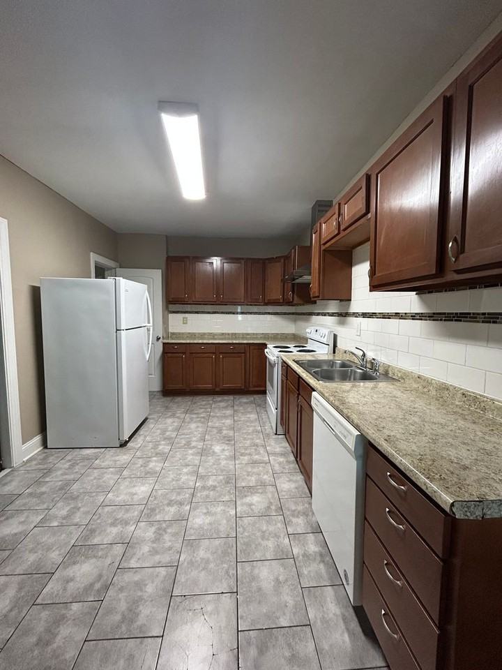 1417 N 31st St - Photo 6 of 32