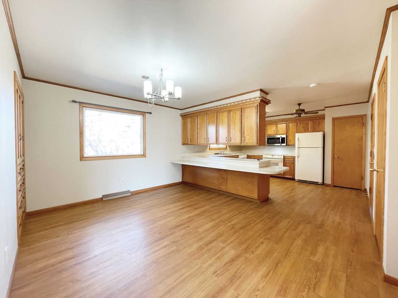 1718 1st St Se - Photo 3 of 19