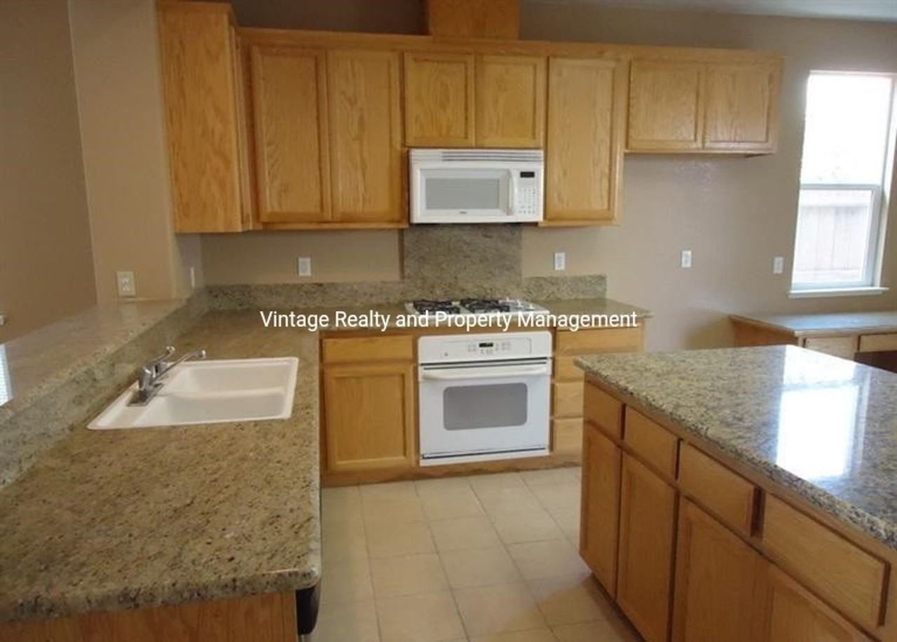 1473 Swallow Tail Ln - Photo 3 of 14