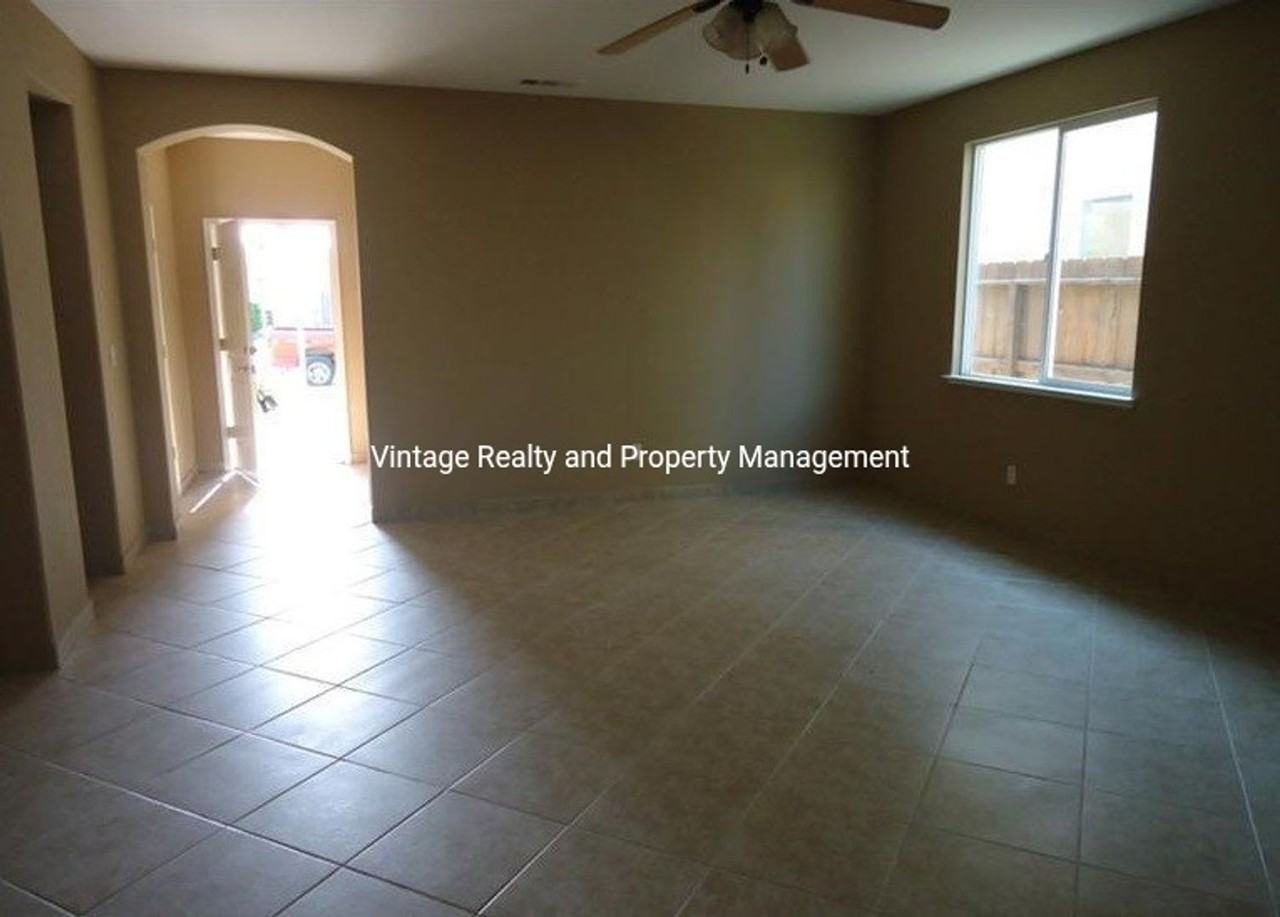1473 Swallow Tail Ln - Photo 4 of 14