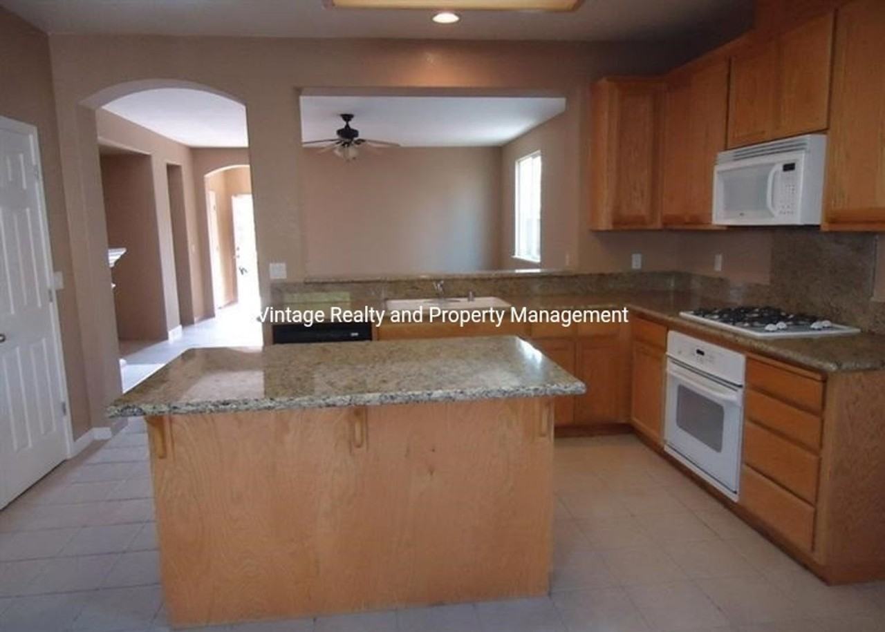 1473 Swallow Tail Ln - Photo 5 of 14