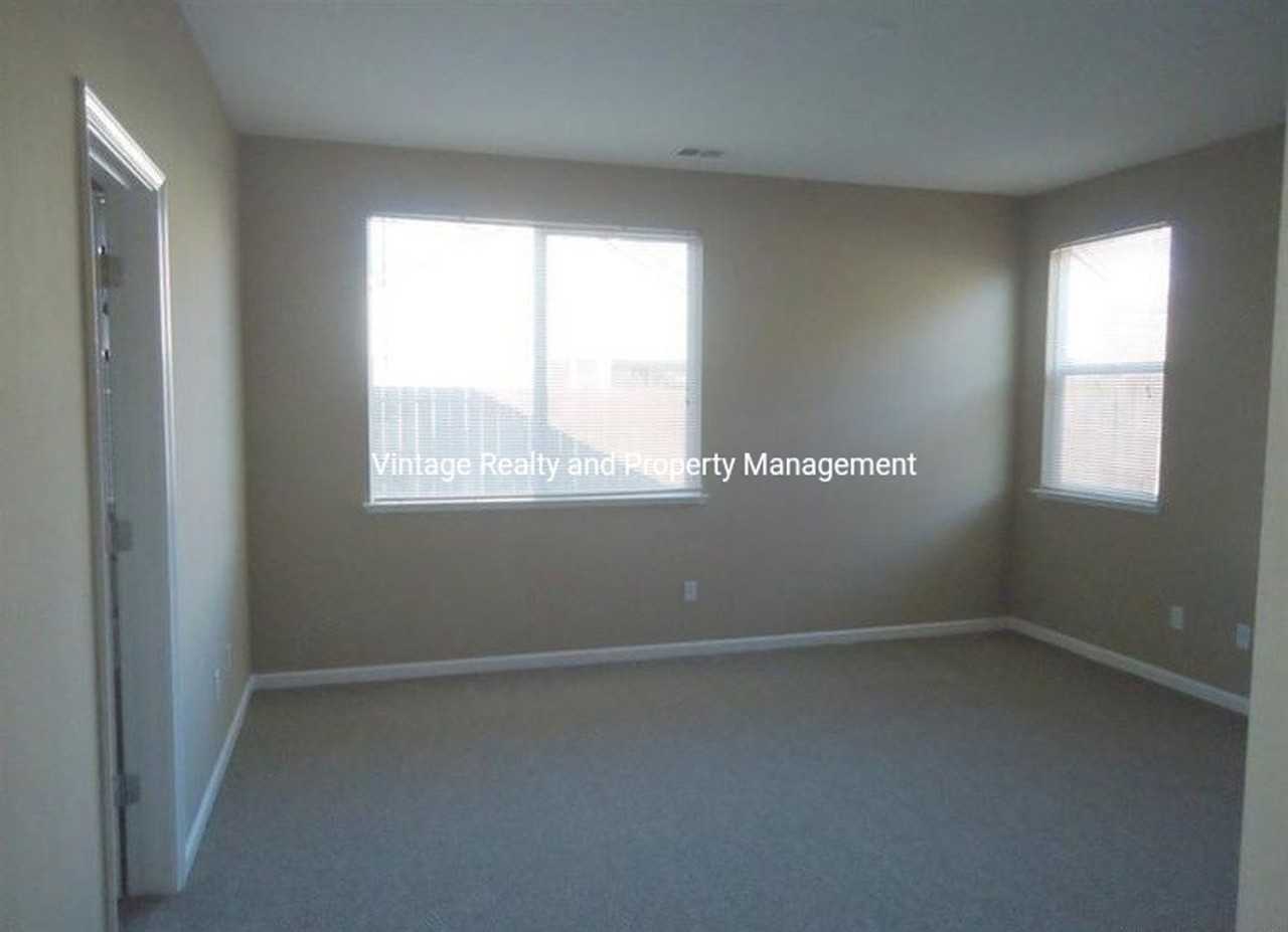 1473 Swallow Tail Ln - Photo 7 of 14