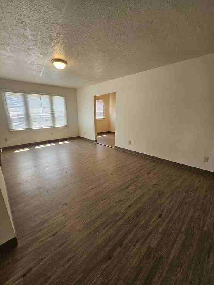 125 N Columbus Ave - Photo 5 of 19