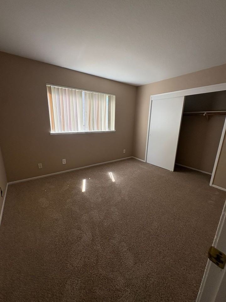 5056 Connecticut Dr - Photo 6 of 11