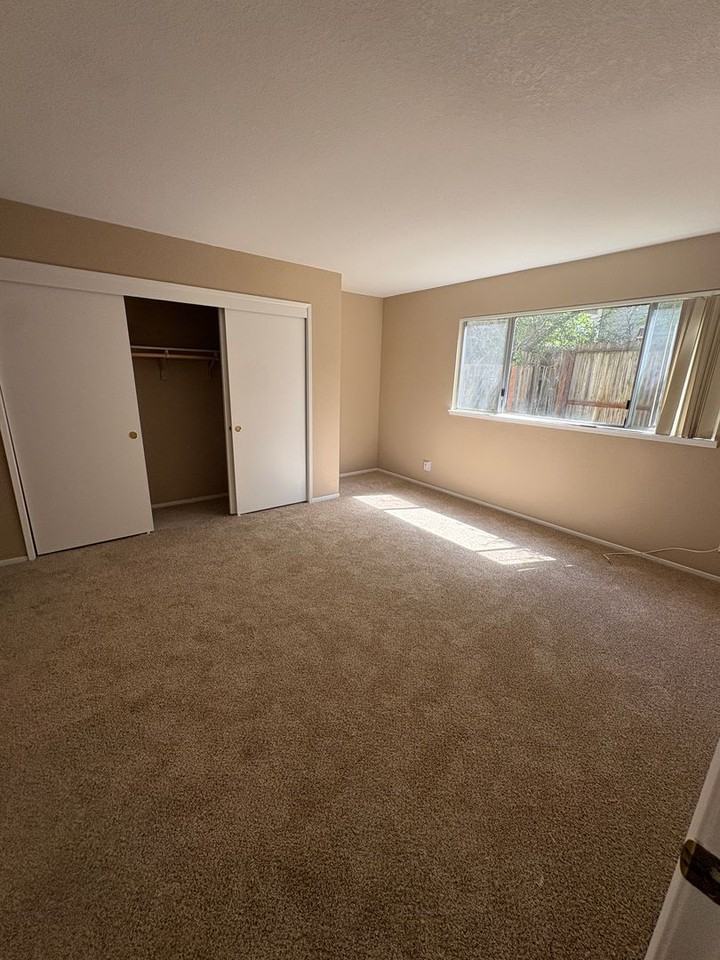 5056 Connecticut Dr - Photo 7 of 11