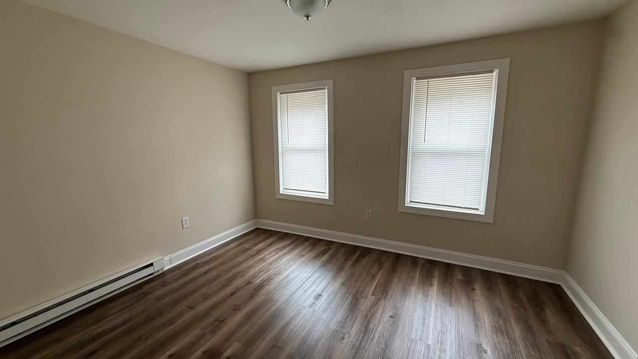 1547 N 60th St - Photo 6 of 11