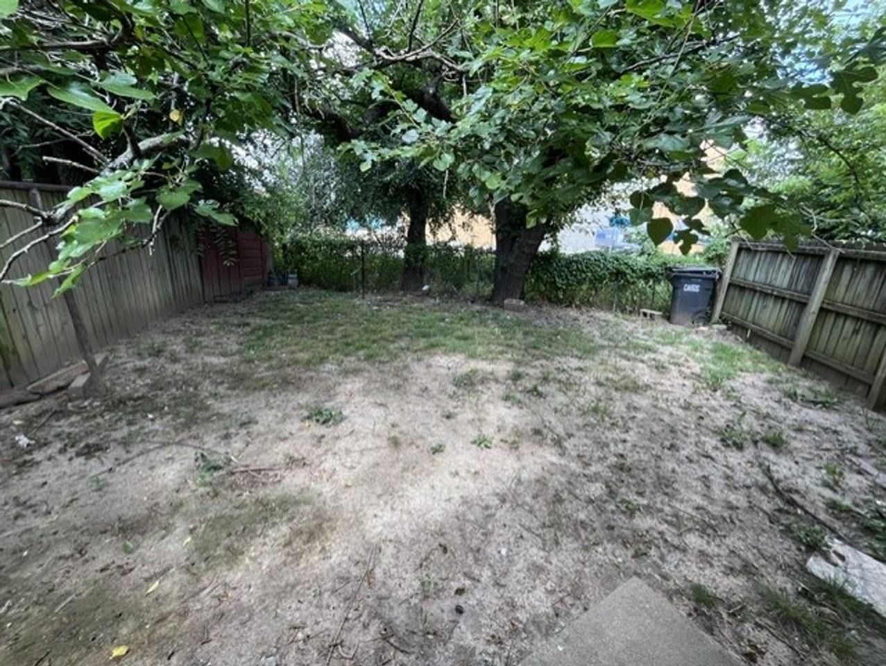 902 Young St - Photo 7 of 7