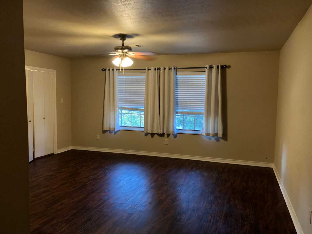 1401 Avenue O - Photo 5 of 33