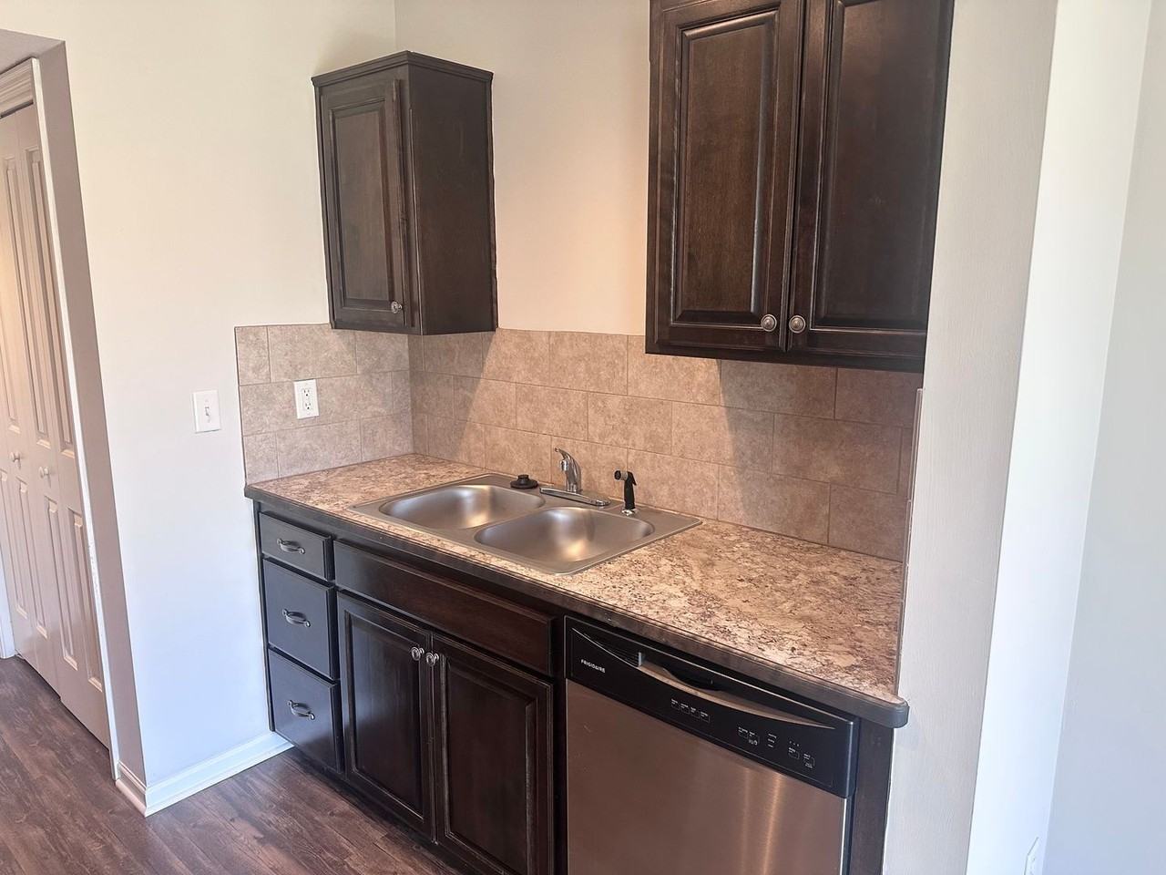 1542 Ne Erin Ct - Photo 4 of 18