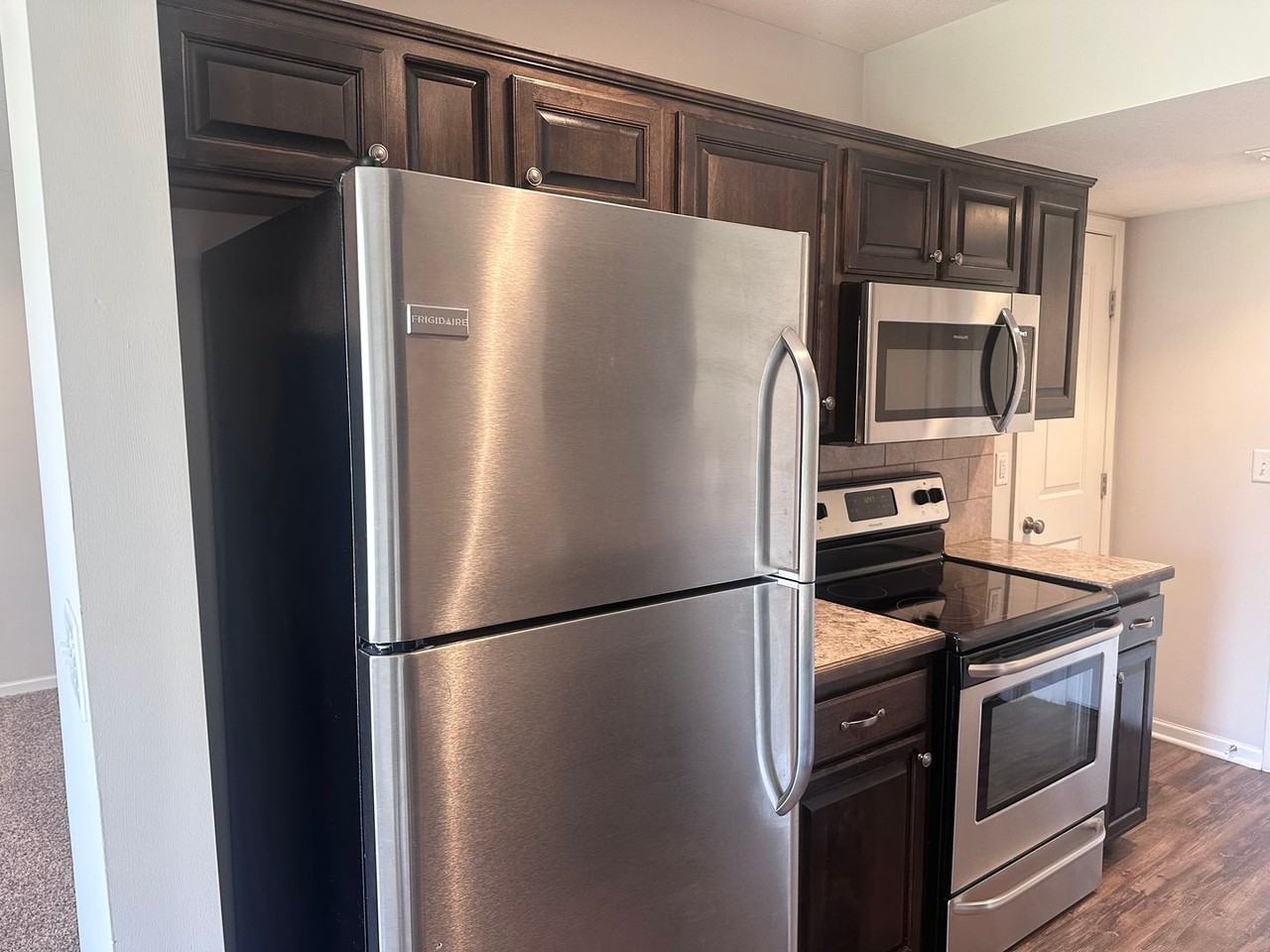 1542 Ne Erin Ct - Photo 5 of 18