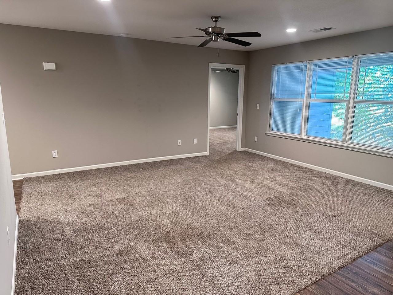 8102 Se 6th St - Photo 4 of 17