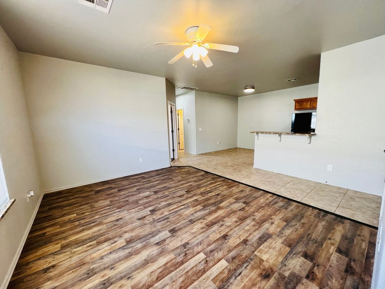 604 Rosemoor Ct - Photo 2 of 13