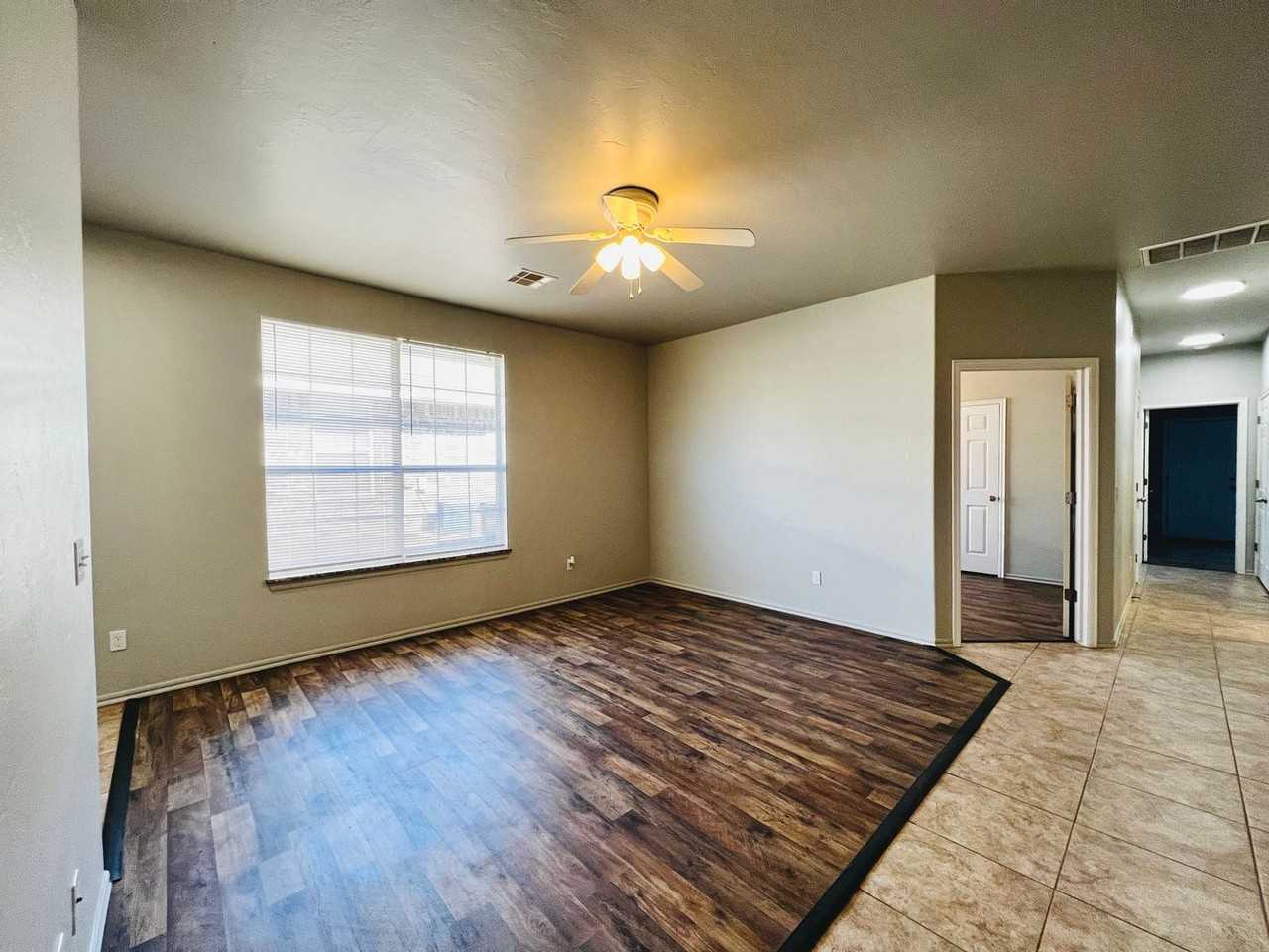 604 Rosemoor Ct - Photo 3 of 13