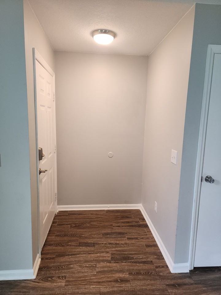 803 Madison Dr - Photo 2 of 25