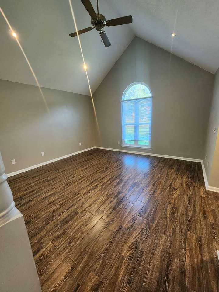 803 Madison Dr - Photo 3 of 25