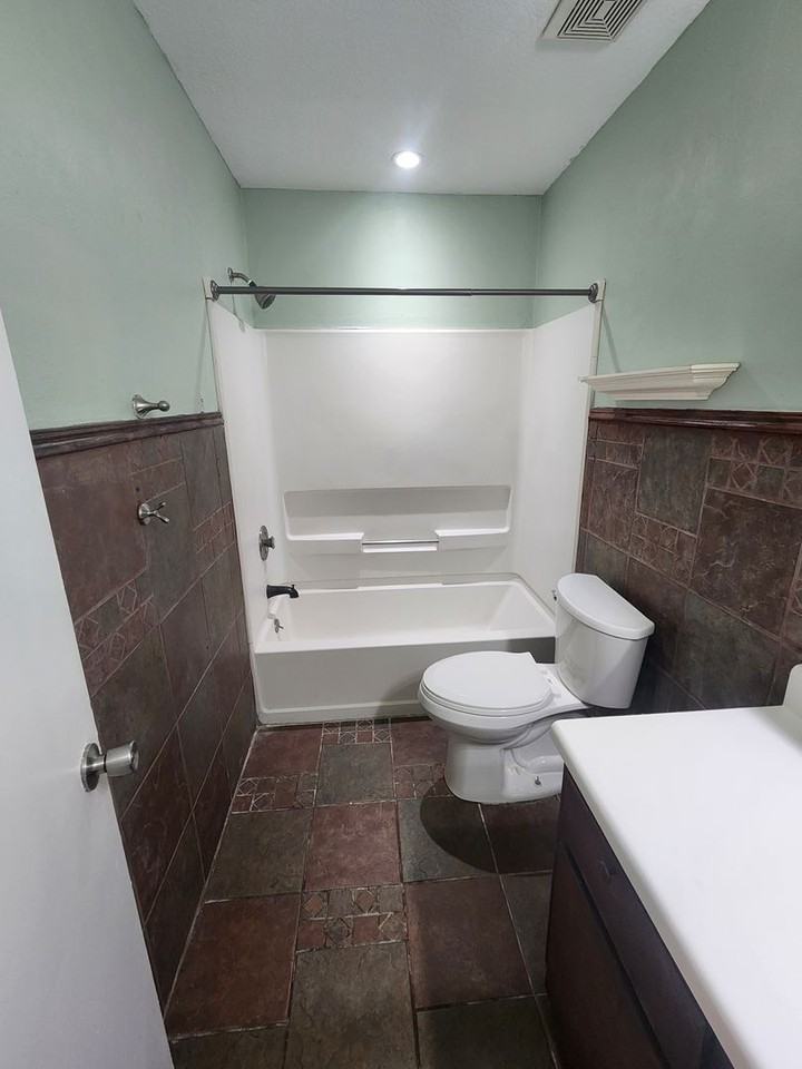 803 Madison Dr - Photo 4 of 25