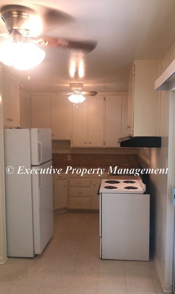 608 S 3rd St - Photo 3 of 10