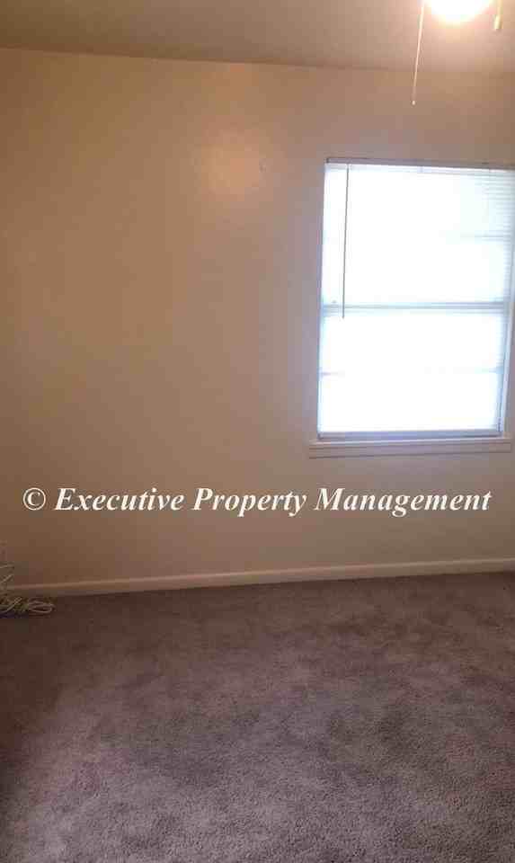 608 S 3rd St - Photo 4 of 10