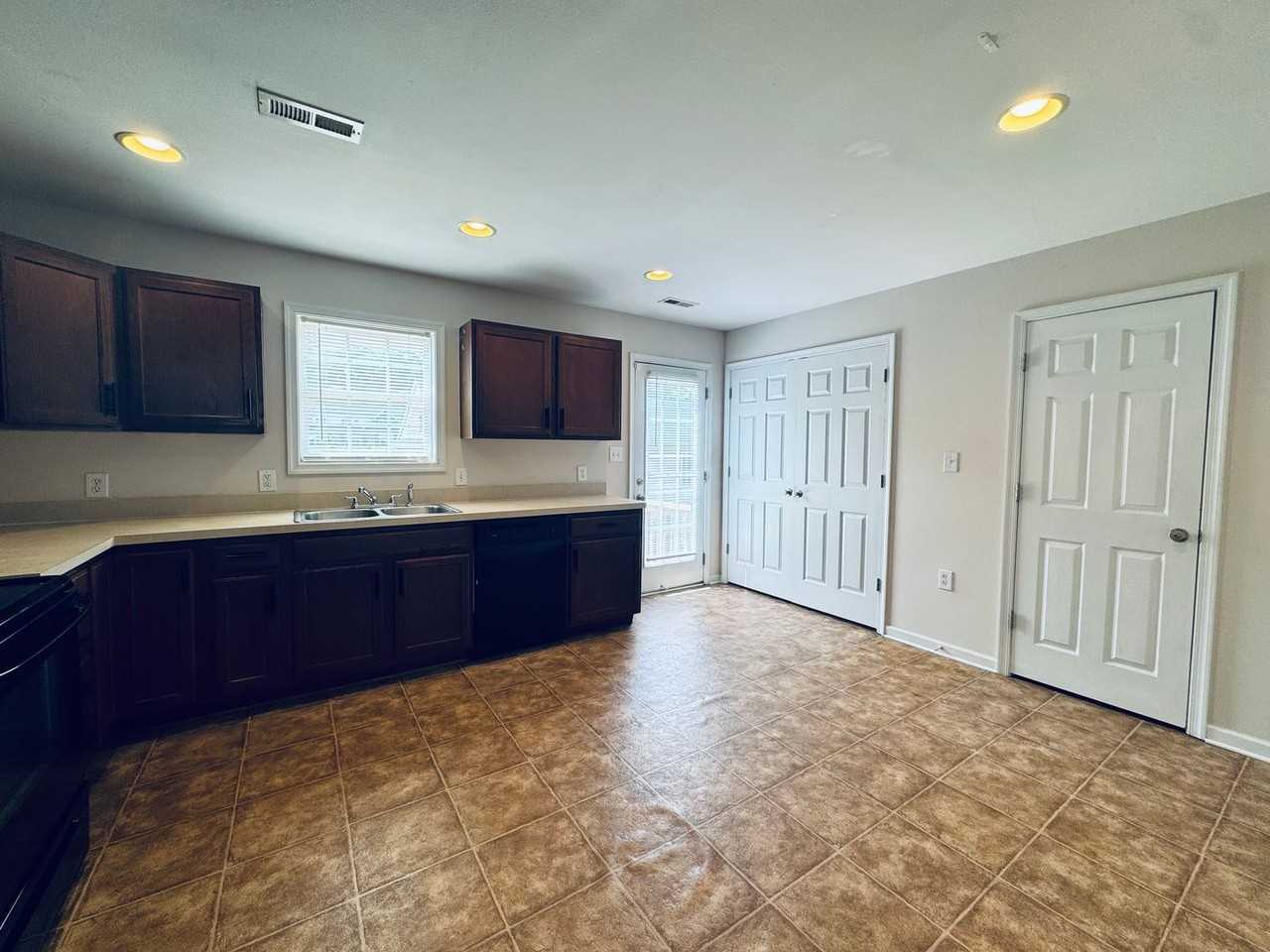 110 Aaron Pl #205 - Photo 5 of 18