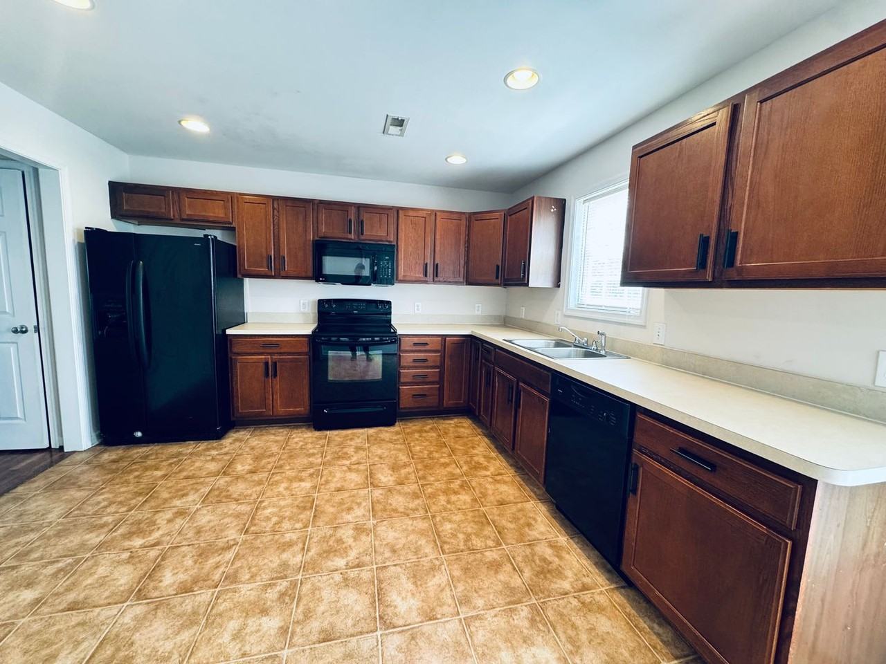 110 Aaron Pl #205 - Photo 6 of 18