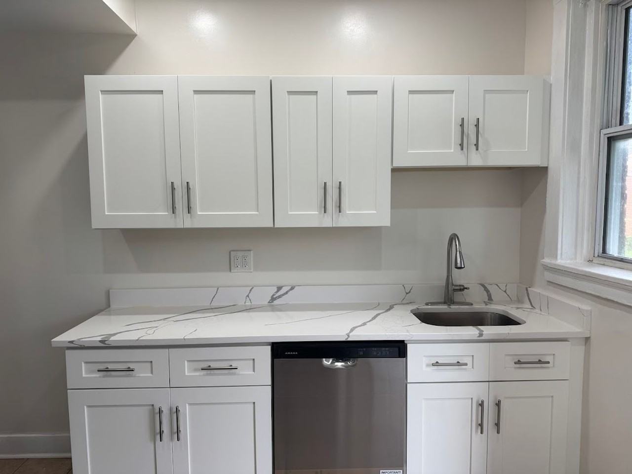 1651 Chislett St - Photo 4 of 34