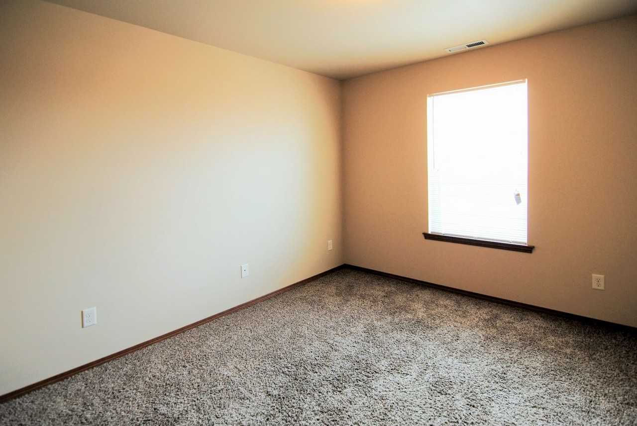 2123 Roper Ln - Photo 4 of 27