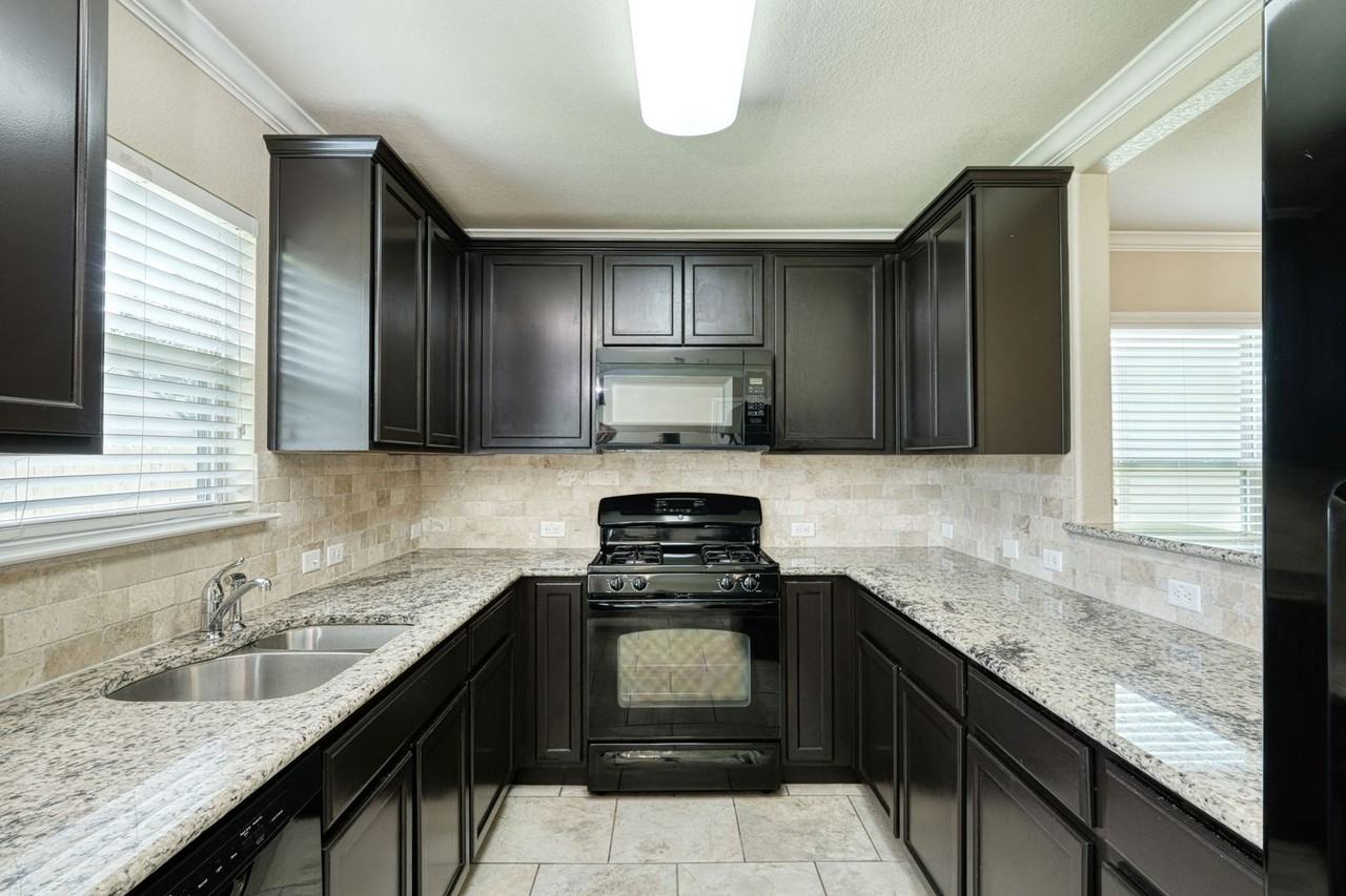 4201 Creede Dr - Photo 3 of 15