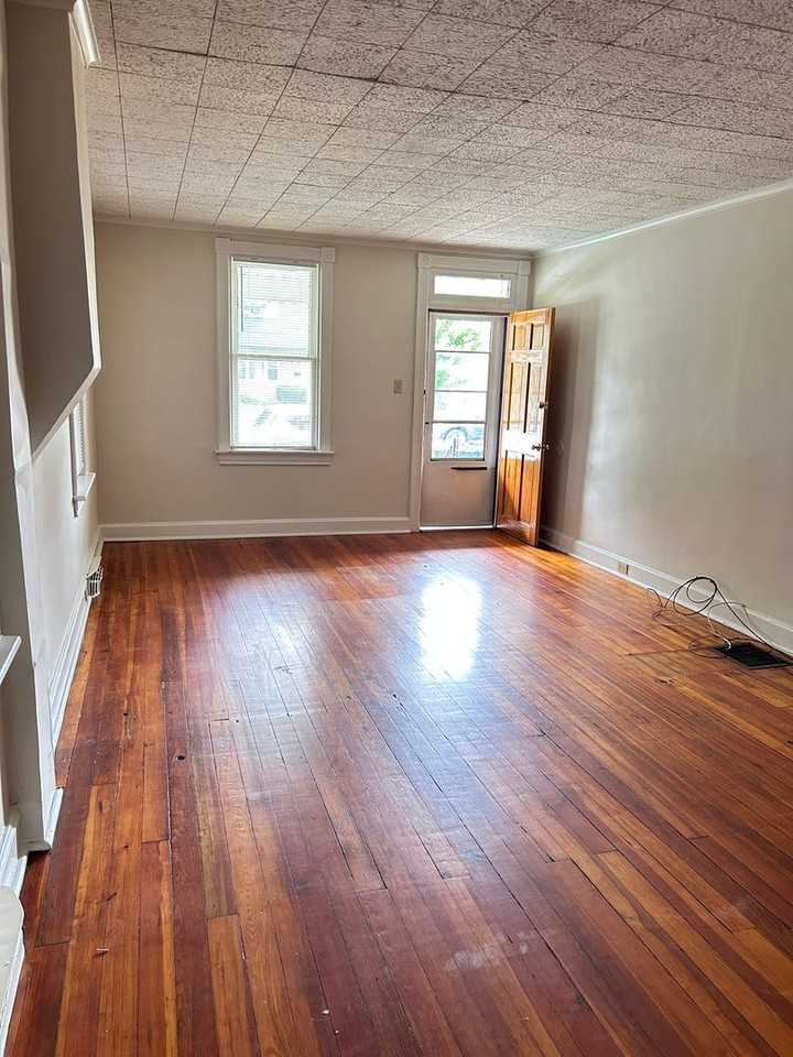 417 Clarendon Ave - Photo 2 of 21