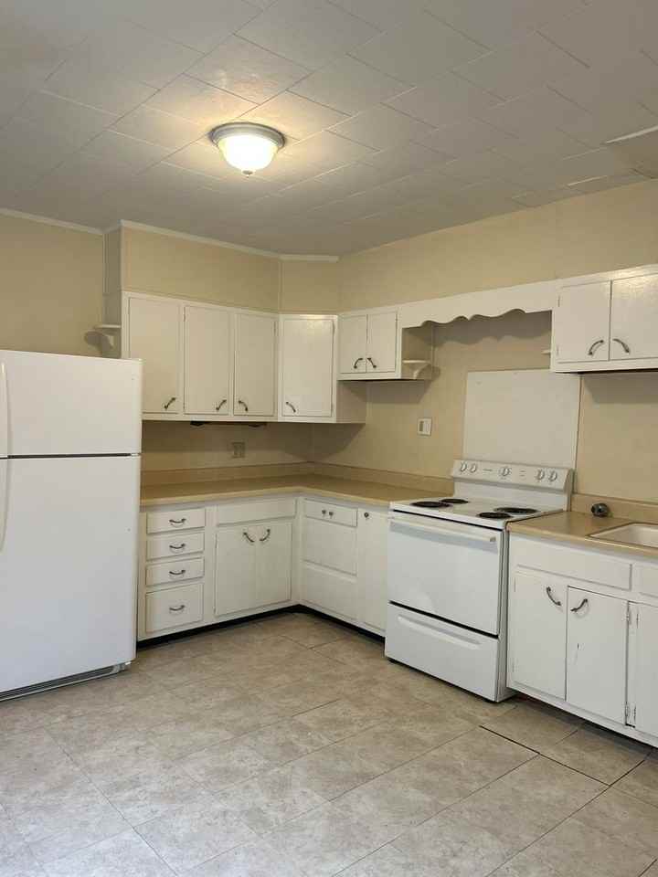 417 Clarendon Ave - Photo 6 of 21