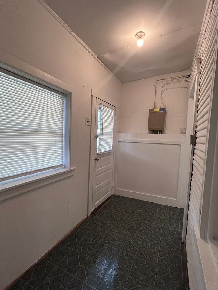 417 Clarendon Ave - Photo 7 of 21